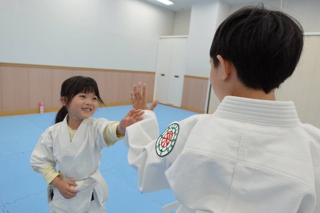 女の子も楽しみながら、身を守る稽古を。年中さんからもうすぐ4年生 #aikido  #合気道  #護身術